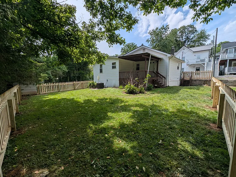 25.5 Woodrow Ave — Photo 12