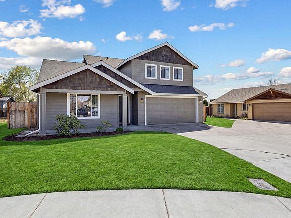 3rd image of 628 NW Green Forest Cir