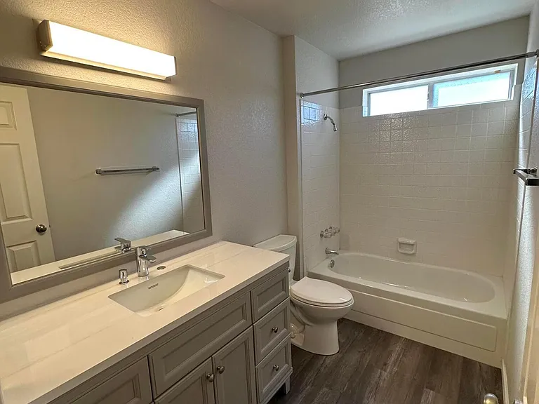 314 E Hartford Ave — Photo 11