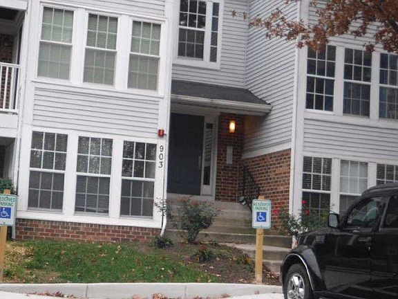 5th image of 903 Woodbridge Ct Unit G