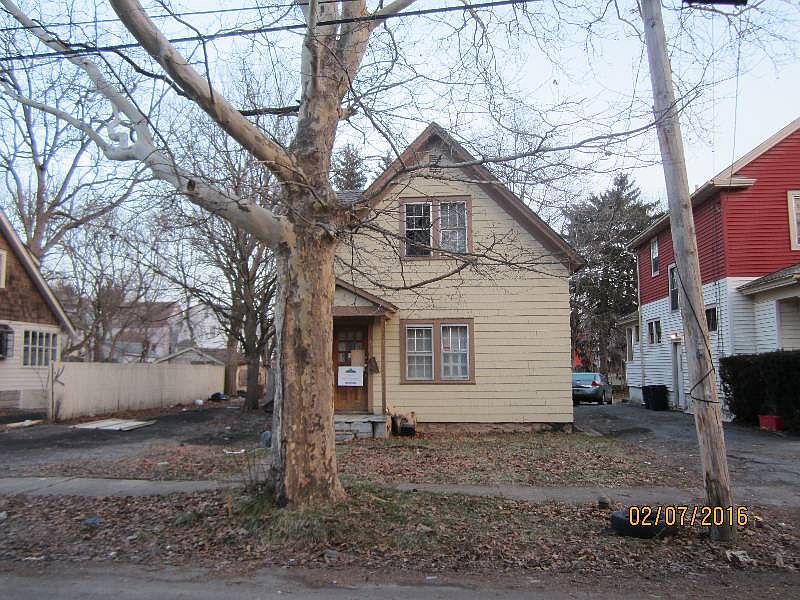 1st image of 206 Marguerite Ave