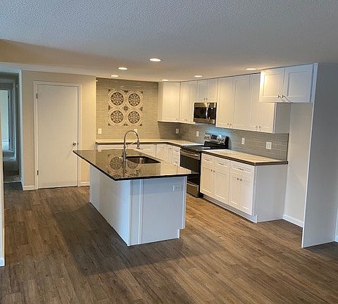 New Kitchen granite island