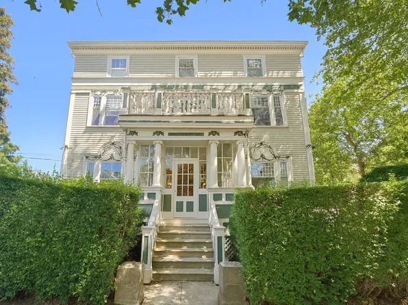 20 Berkeley Ave APT 3, Newport, RI 02840