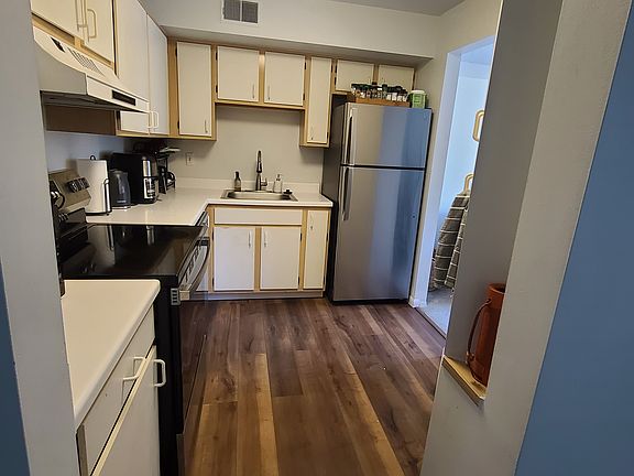 5th image of 2205 S Huron Pkwy #202