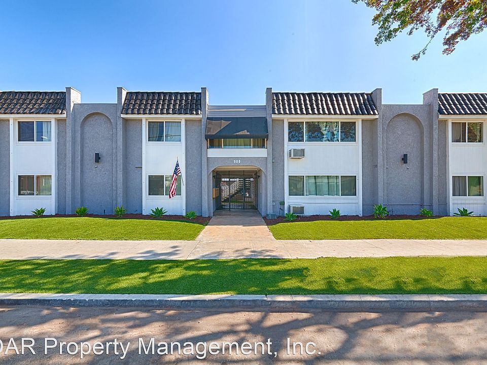 1st image of 900 Loma Ave #13