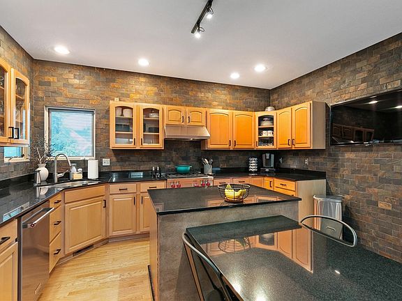5th image of 15160 New York Cir