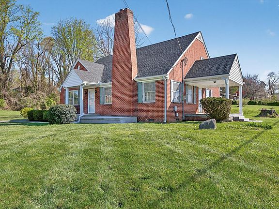 3rd image of 125 Rosewood Ln