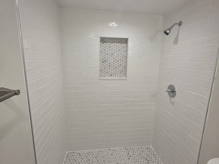 219 W Ohio St — Photo 12