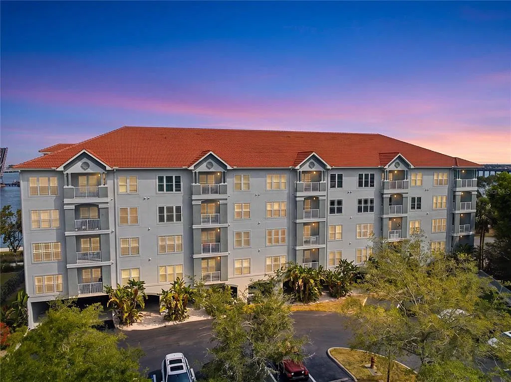 2 bed, 2.0 bath, 1009 sqft, $2,500 — Photo 1