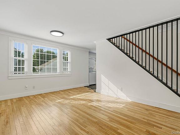 4th image of 3 Kinderhook Drive