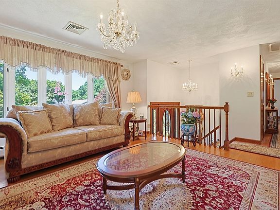 4th image of 22 Fisher St