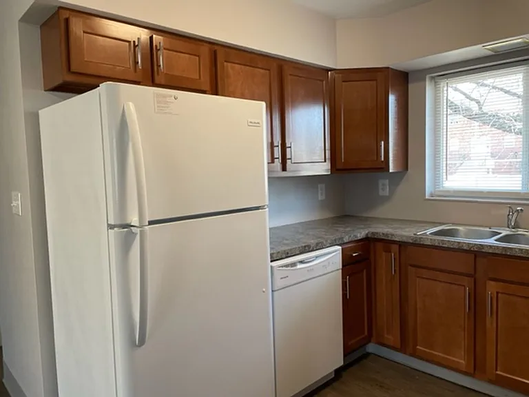 Apartment off 28th and Clyde Park Available — Photo 96