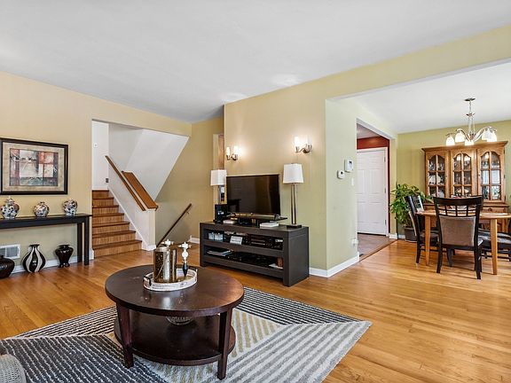 3rd image of 8719 Drake Ave
