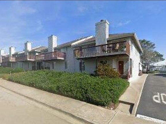 3rd image of 540 Pico Ave Unit 107