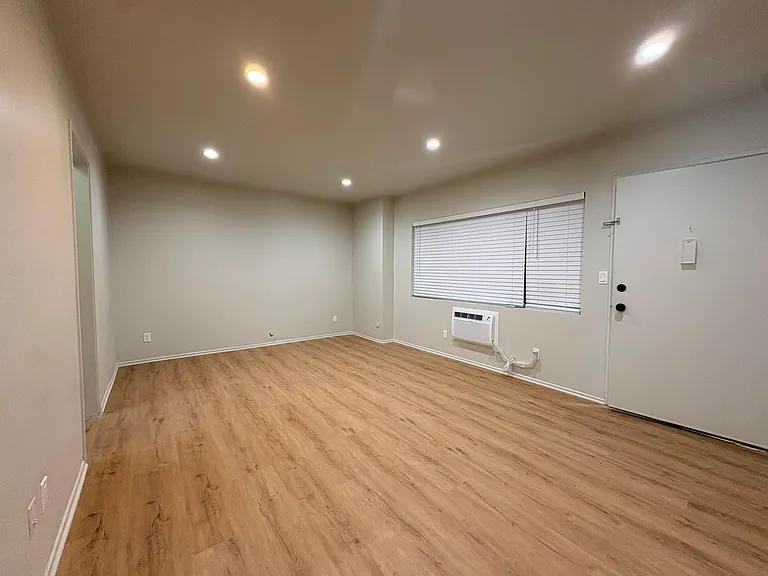 1301 N Mansfield Ave #103 — Photo 6