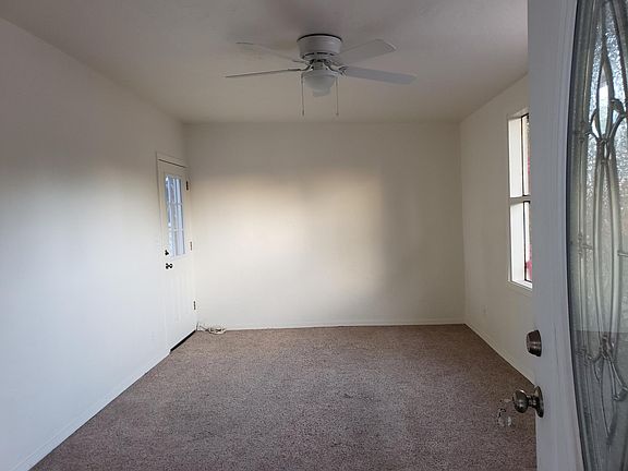 2nd image of 3007 E Eastland St