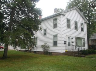605 Washington St APT 2R, Woodstock, IL 60098