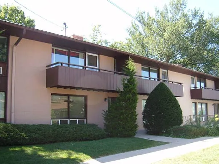 Shepard Terrace Apartments — Photo 16