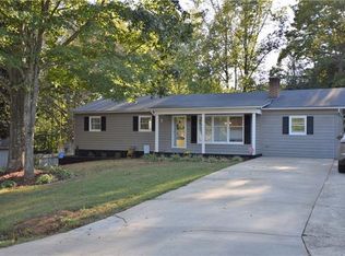 3471 Yorkland Dr, Hickory, NC 28601