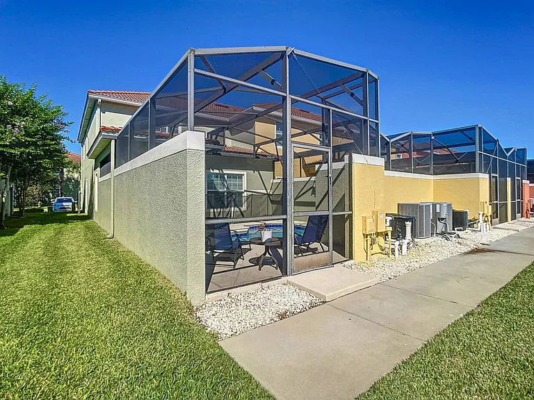 Beach Palm Ave — Photo 52