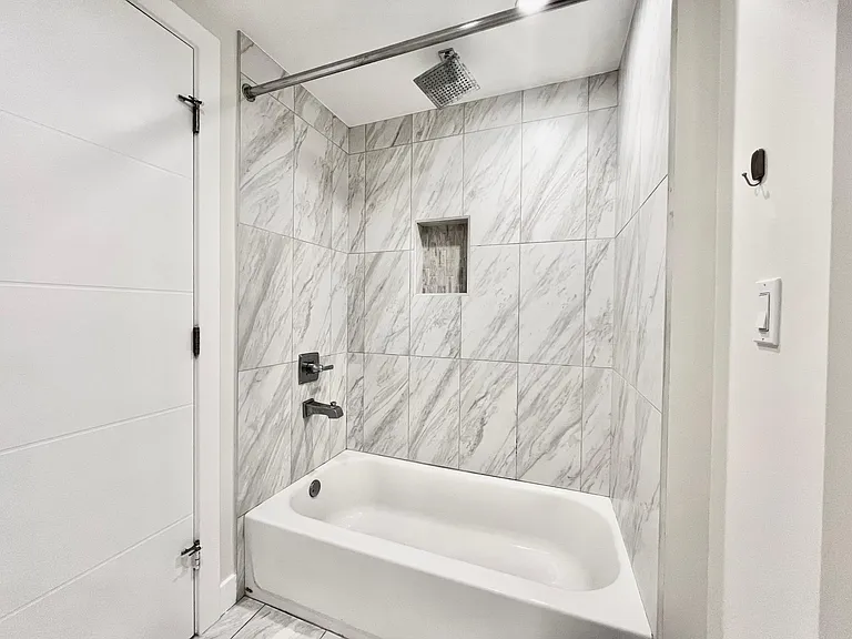 340 N Oxford Ave #202 — Photo 18