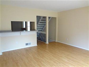 4th image of 5589 Suncrest Ct #E