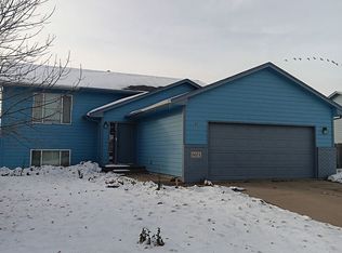 5624 S Mandy Ct, Sioux Falls, SD 57106