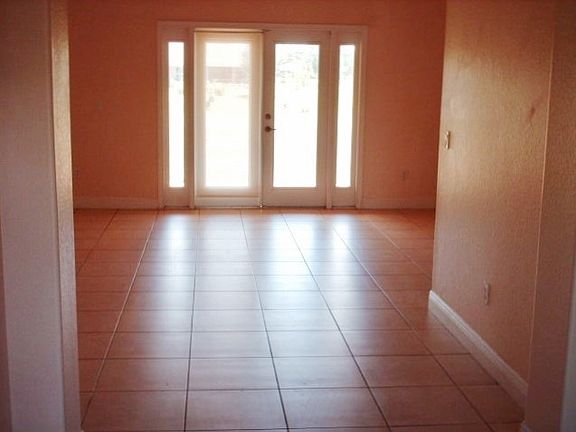 2nd image of 820 Plumosa Ave