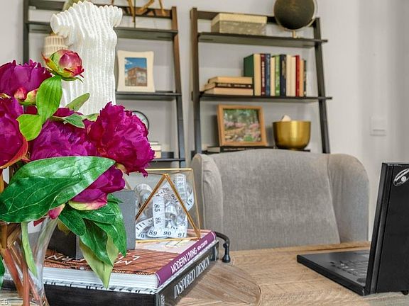 4th image of 409 Jack Pine St