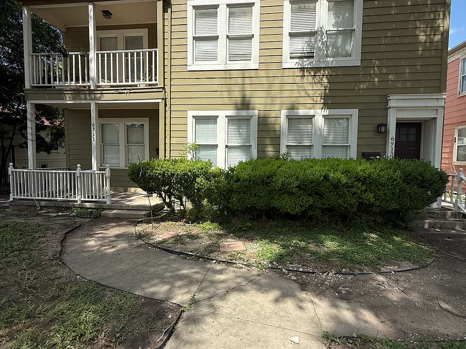 6711 Broadway St #6711