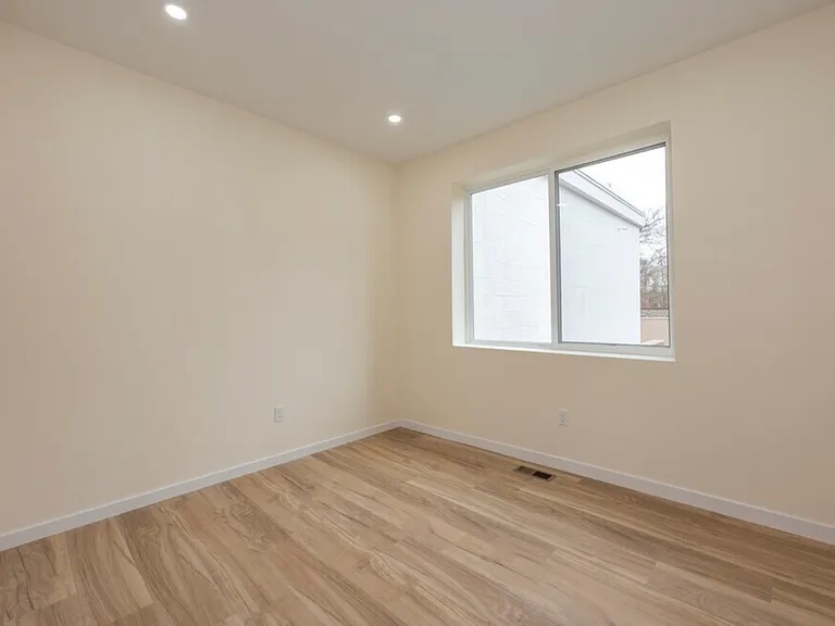 141 Bridge Street Apartments — Photo 12
