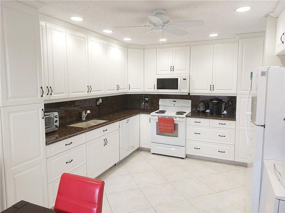 1st image of 1810 NW 18th Street #204