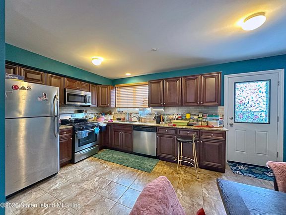 4th image of 40 White St