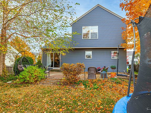 4th image of 5825 Emerald Pointe Dr