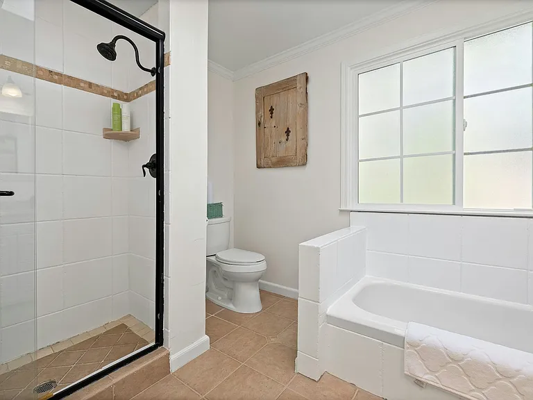 Spacious & sunlit enjoy the best of both worlds with a large walk-in shower and separate soaking tub, framed by natural light and a calm, neutral palette.