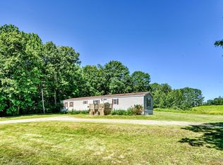 60 Peacock Rd, Farmingdale, ME 04344