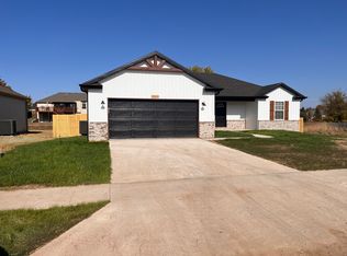 3337 W McCanse St, Springfield, MO 65803