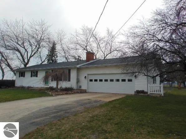 5825 N Pingree Rd, Elwell, MI 48832