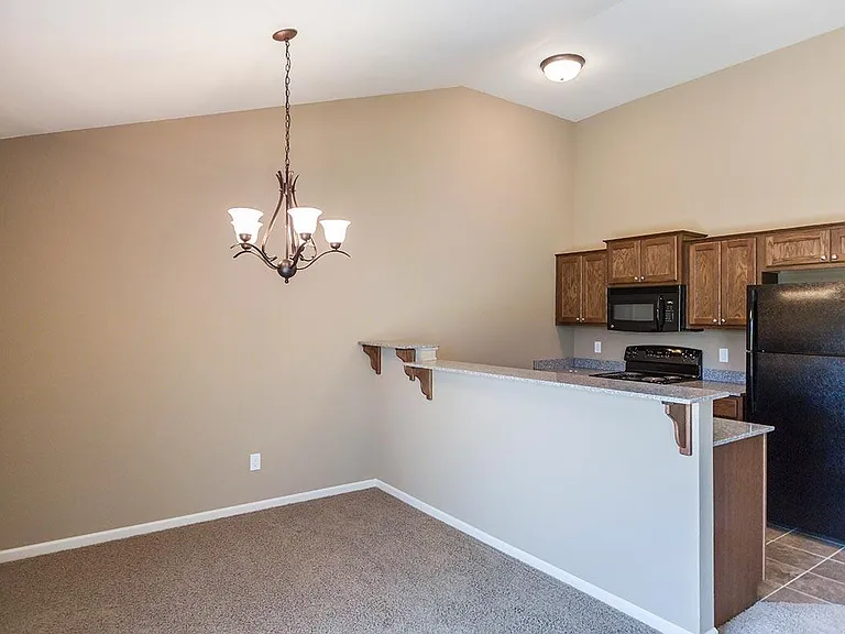 Parkway Oaks Townhomes and Duplexes — Photo 10