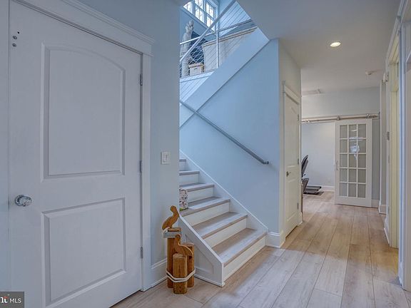5th image of 237 2nd St