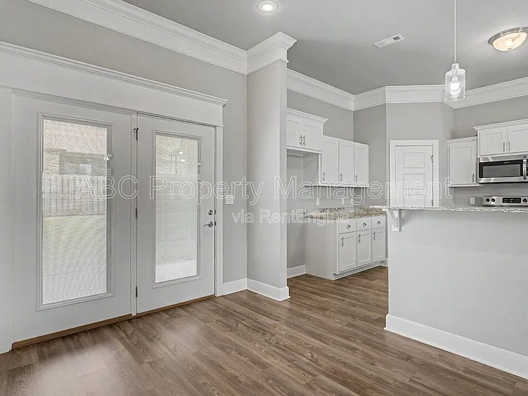 361 Captain Hopkins St — Photo 5