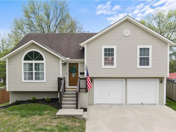 712 Locust St, Pleasant Hill, MO 64080