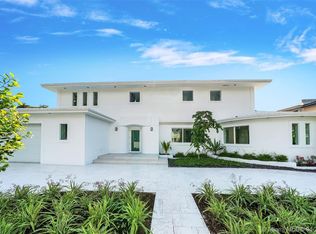 2535 Pine Tree Dr, Miami Beach, FL 33140