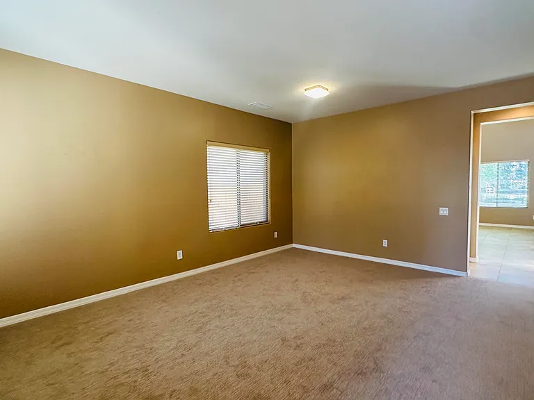 2138 W Marconi Ave — Photo 4