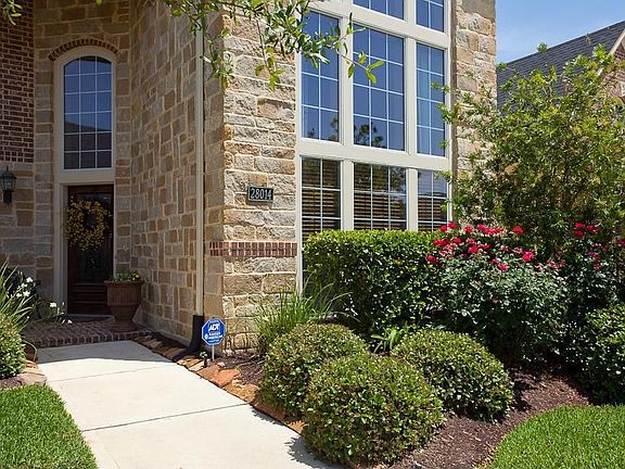 3rd image of 28014 Buckthorn Dr