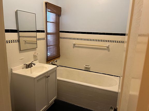 5th image of 631 S Kenmore Ave #B103