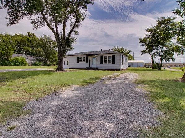 524 W 1st St, Stroud, OK 74079