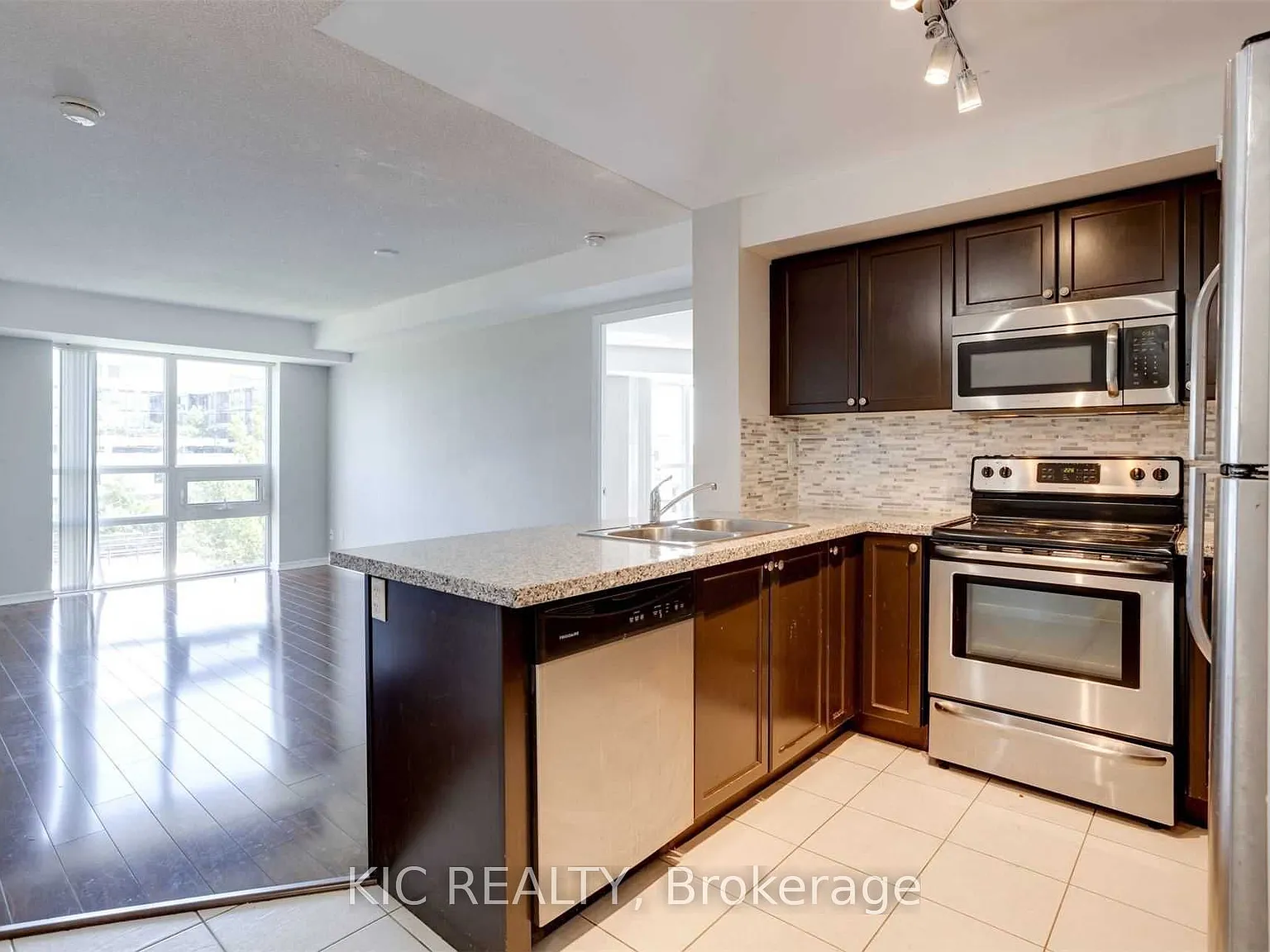 3 bed, $3,000 — Photo 4