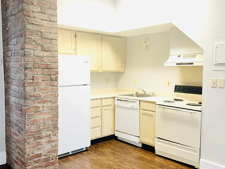 1626 Ellwood Ave #1 — Photo 3