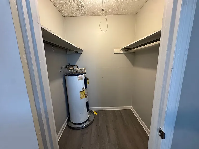 River Valley Apartments — Photo 11